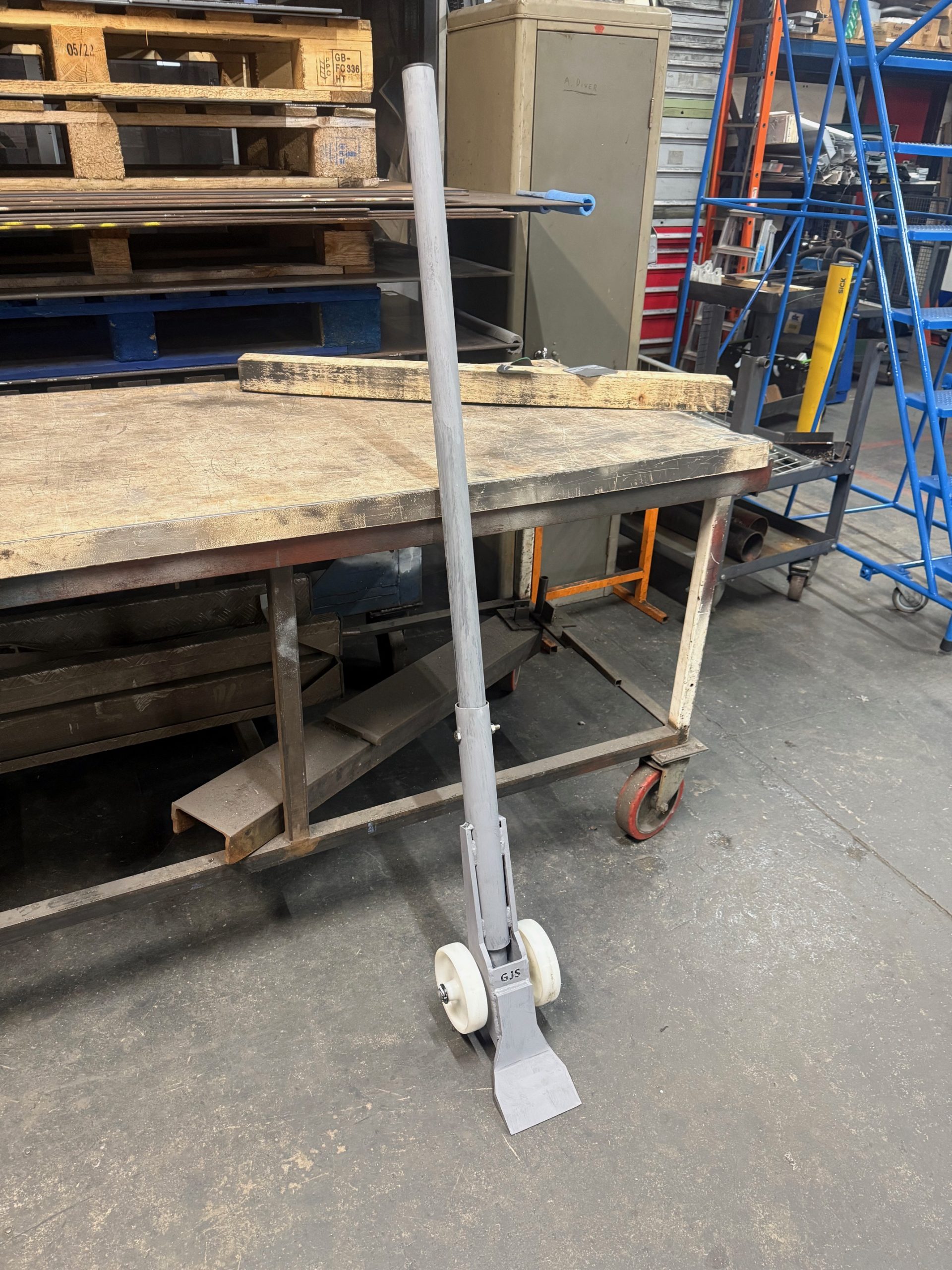 Refrigeration Case Lifting Bar
